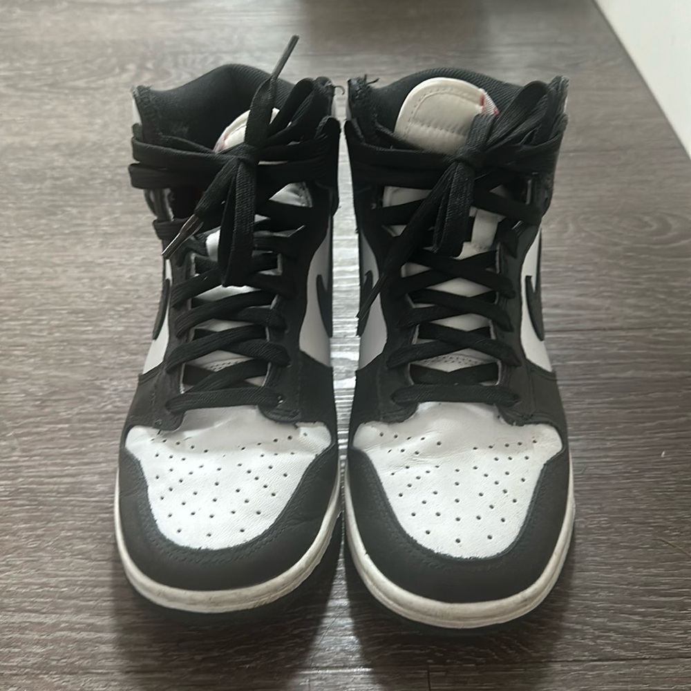 Nike Women’s Panda, size 6, worn 2x, excellent condition.